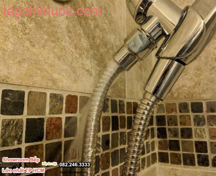 Vòi sen tắm bị rỉ nước nguyên nhân và cách khắc phục